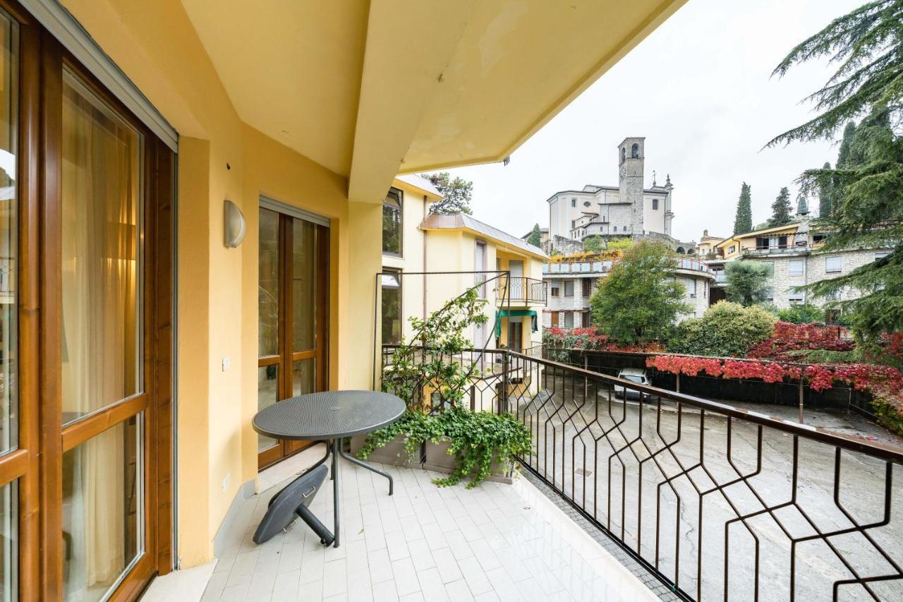 Residenza Al Vittoriale - By Host4U Apartamento Gardone Riviera Exterior foto